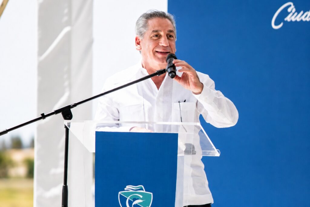 Fernando Hazoury speaking about sustainable tourism growth, planning, infrastructure and clear rules for the future of Dominican tourism.